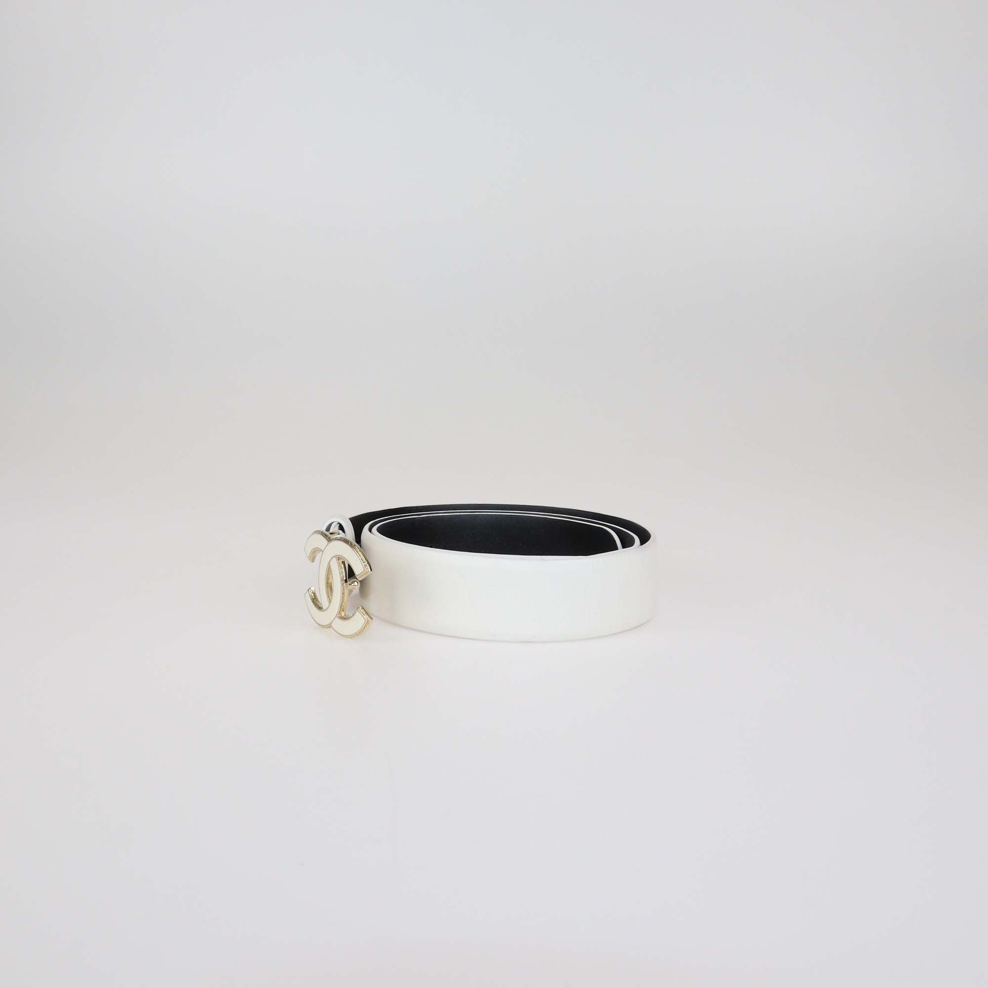 Chanel White Leather CC Enamel Buckle Belt