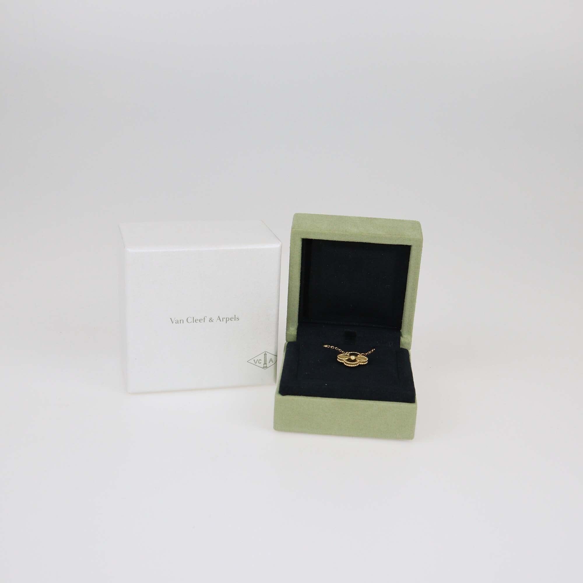 Van Cleef & Arpels Gulloiche 18k Yellow Gold Necklace Womens Van Cleef & Arpels 