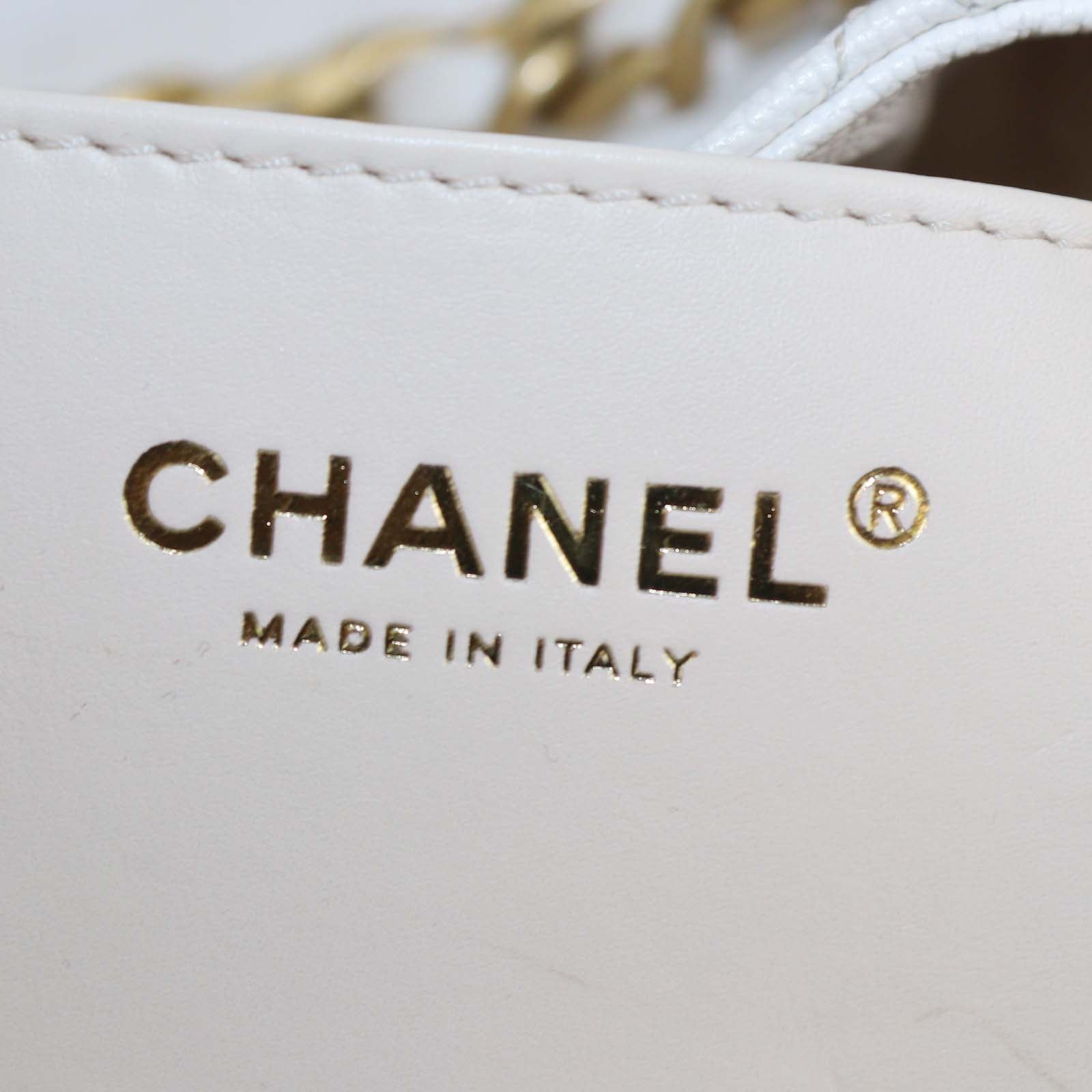 Chanel White Quilted Caviar Leather Small 25 Drawstring Hobo Bag